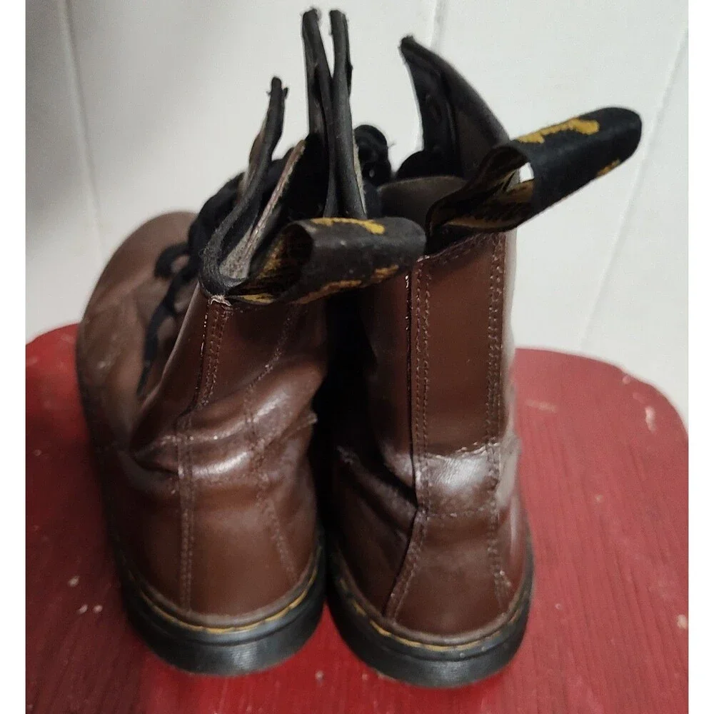 Dr. Doc Martens Zavala Airwair Lace Up Brown Leather Boots AW004 9 Thrashed